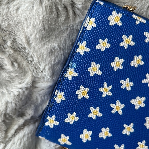 🦋Larroude Erin Clutch🦋 - Picture 13 of 16